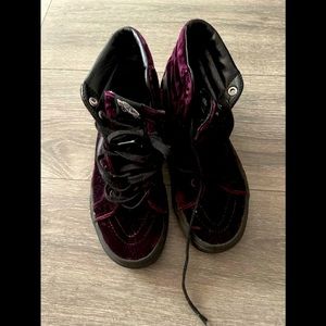 High top velvet converse👾